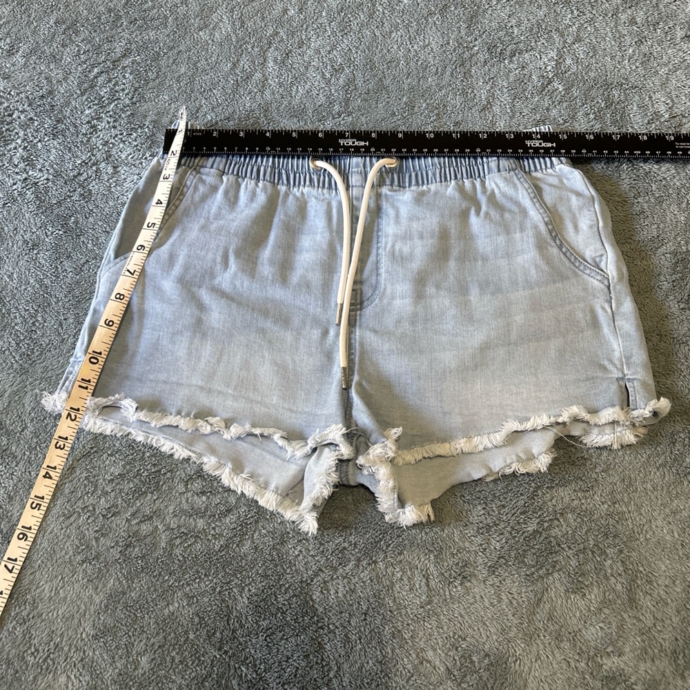 Kendall + Kylie Light Wash Denim Drawstring Frayed Hem Jogger Shorts - Picture 8 of 8